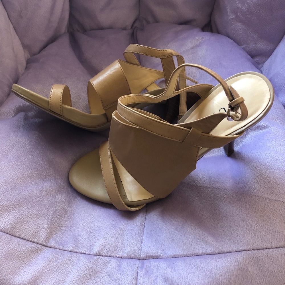 Heels - Picture 2 of 5